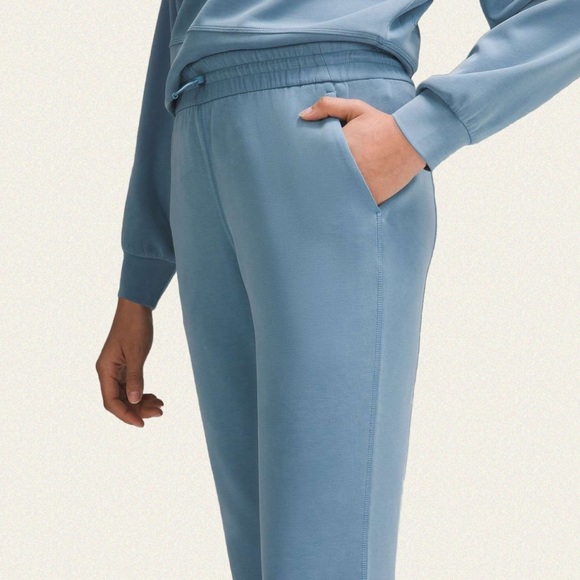 Lululemon Softstreme High-Rise Straight-Leg Cropped Pant - Picture 4 of 8